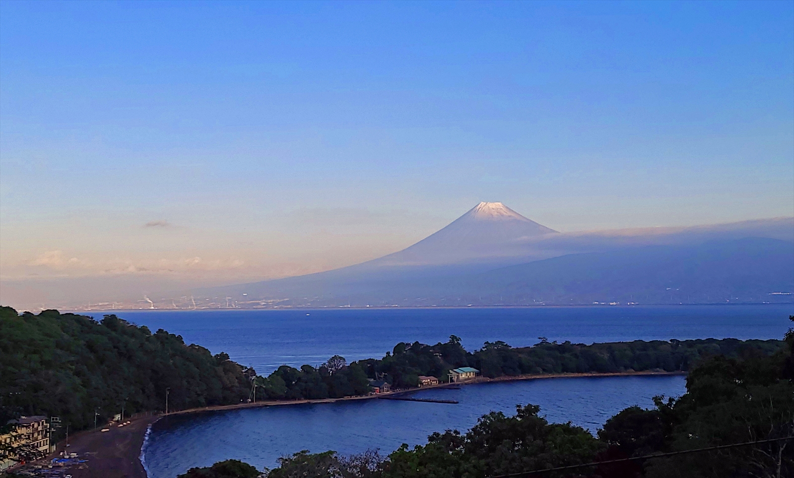 富士山初冠雪