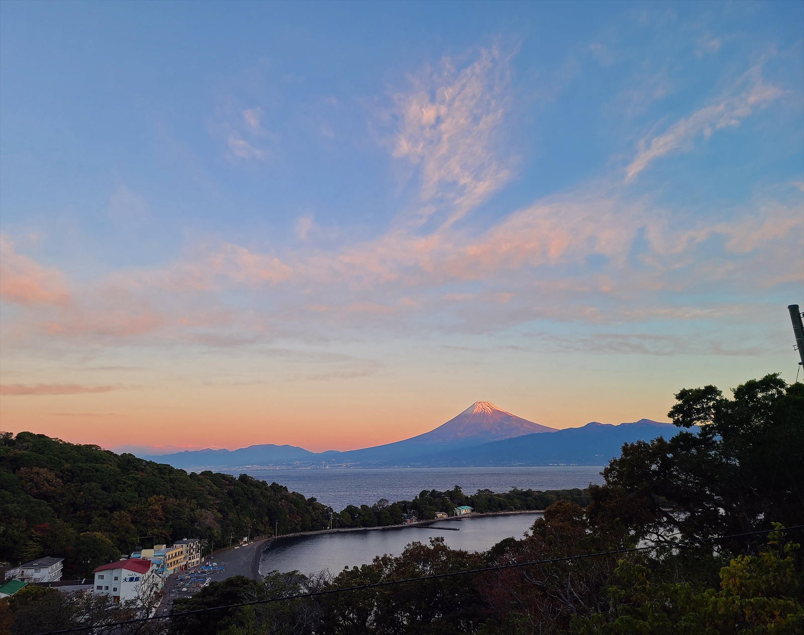 朝焼けの富士山