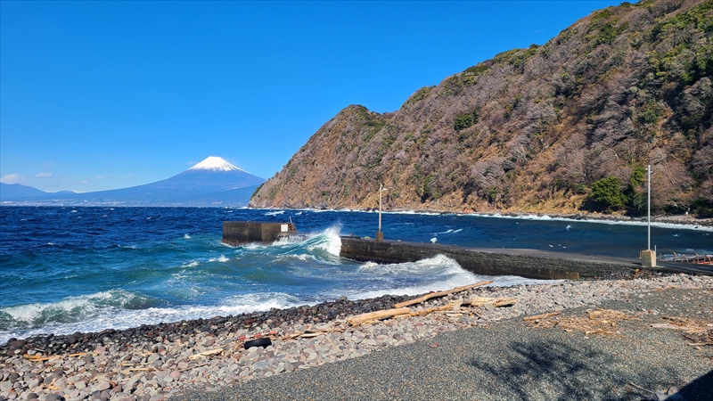 荒れる井田海岸