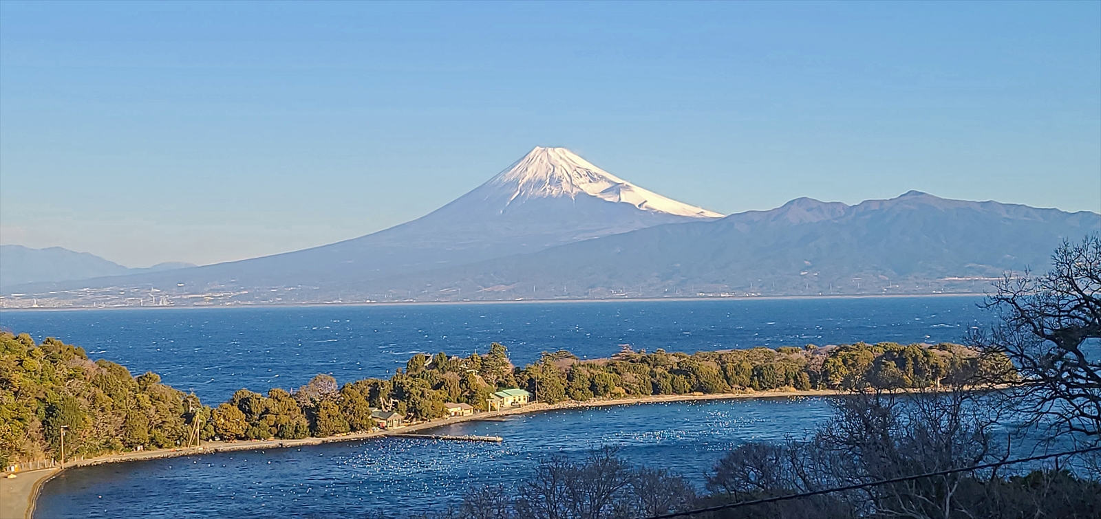大瀬崎から駿河湾富士山を臨む